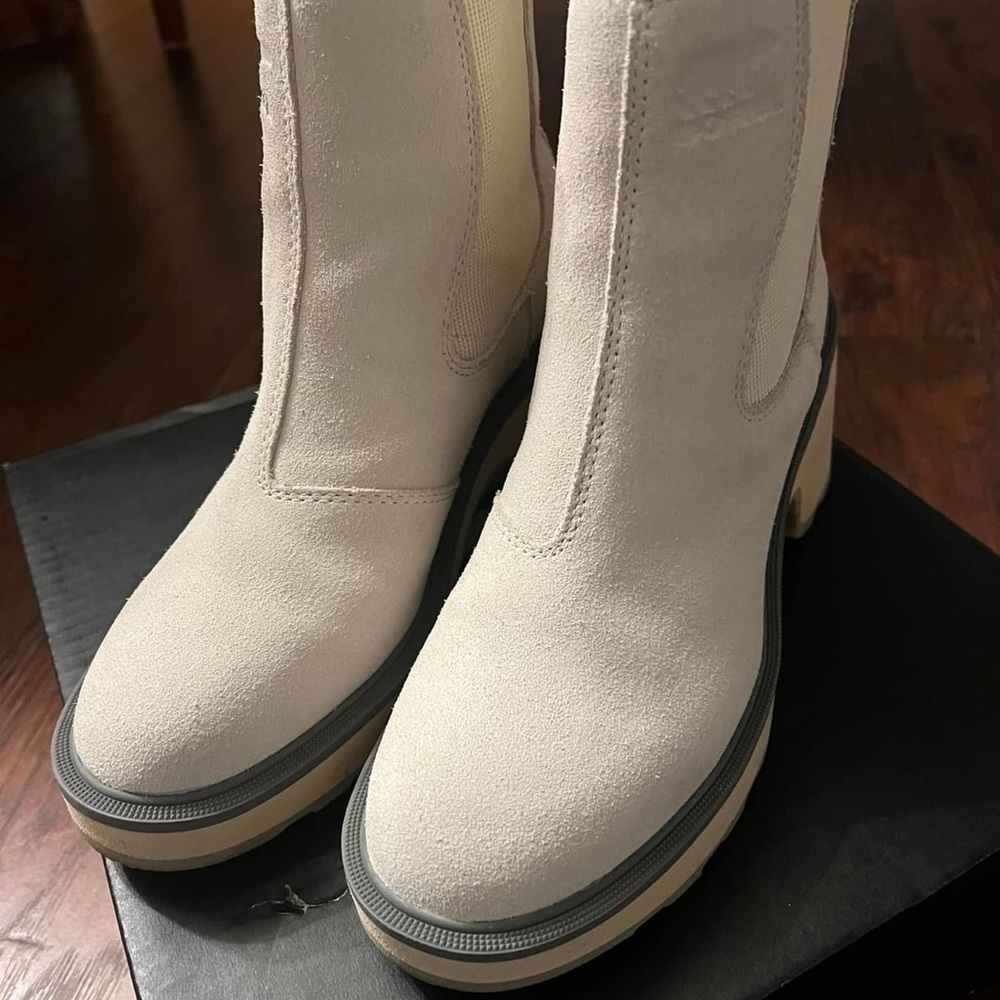 Sorel Hi-Line Heel Chelsea Boots Waterproof Suede Slip-On Chalk/Ceramic 6